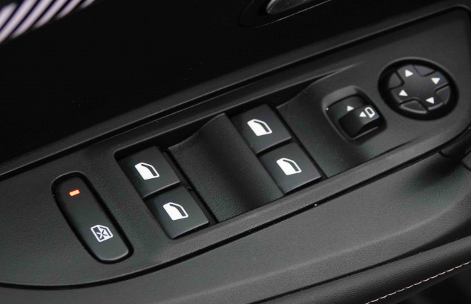 PEUGEOT_PEUGEOT_E_2008_2653333_20.jpg