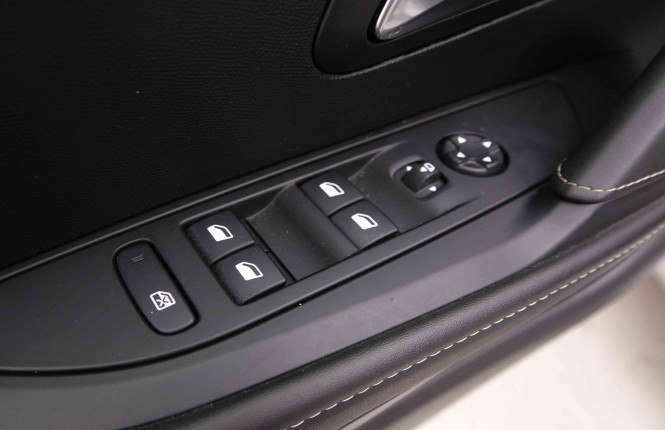 PEUGEOT_PEUGEOT_E_208_2550759_20.jpg PEUGEOT_PEUGEOT_E_208_2550759_20.jpg