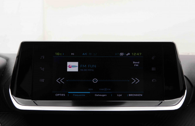 PEUGEOT_PEUGEOT_E_208_2550760_11.jpg PEUGEOT_PEUGEOT_E_208_2550760_11.jpg