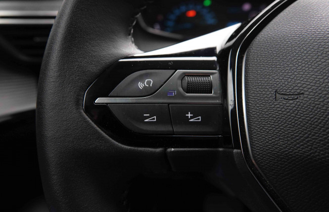 PEUGEOT_PEUGEOT_E_208_2550760_18.jpg PEUGEOT_PEUGEOT_E_208_2550760_18.jpg