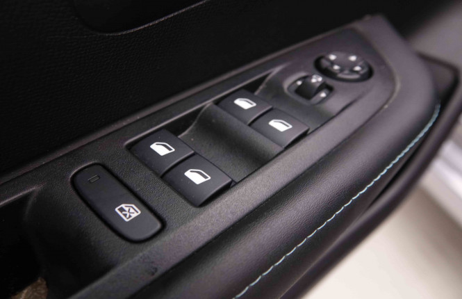 PEUGEOT_PEUGEOT_E_208_2550760_20.jpg PEUGEOT_PEUGEOT_E_208_2550760_20.jpg