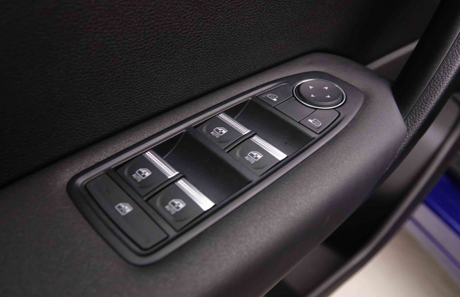 RENAULT_RENAULT_CAPTUR_2550849_19.jpg