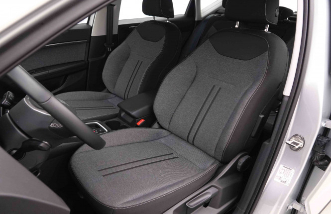 SEAT_SEAT_ATECA_2548776_6.jpg