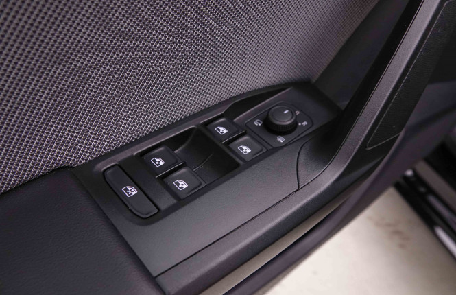 SEAT_SEAT_LEON_2548838_17.jpg