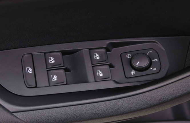 SKODA_SKODA_KAROQ_2446606_22.jpg