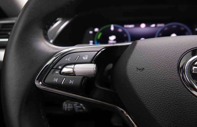 SKODA_SKODA_SUPERB_2549696_23.jpg
