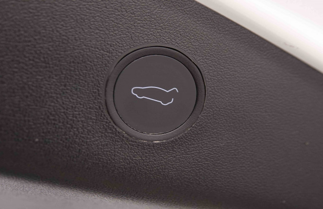TESLA_TESLA_MODEL 3_2549436_6.jpg