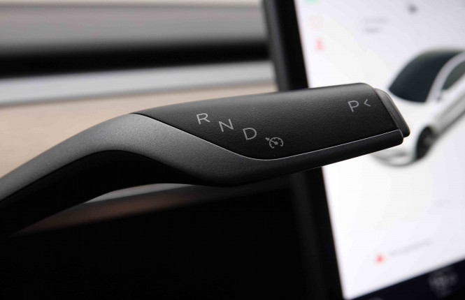 TESLA_TESLA_MODEL 3_2550931_70.jpg