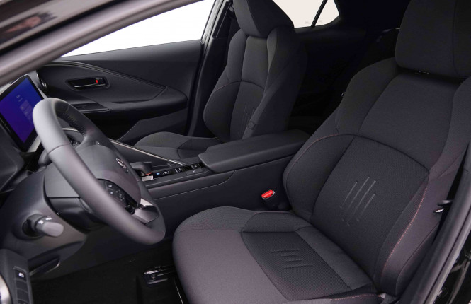 TOYOTA_TOYOTA_C_HR_2547867_33.jpg