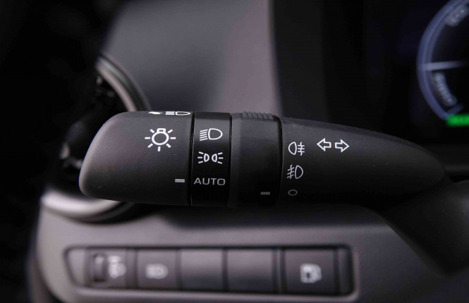 TOYOTA_TOYOTA_C_HR_2547867_42.jpg
