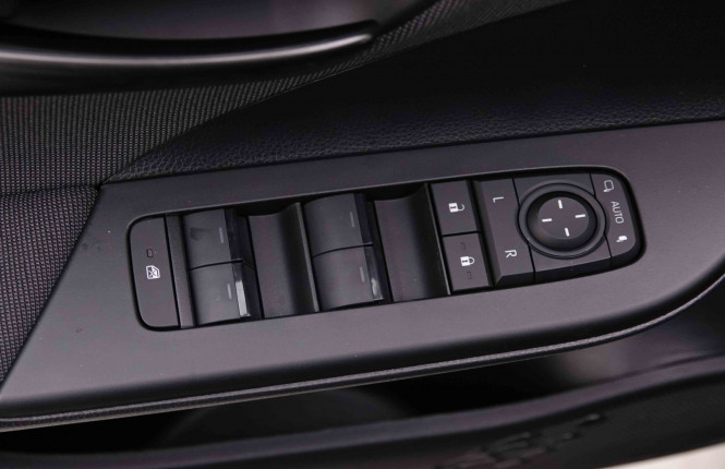 TOYOTA_TOYOTA_C_HR_2547869_46.jpg
