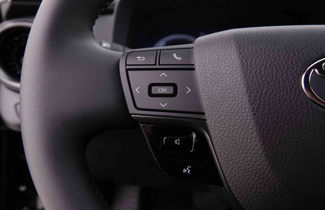 TOYOTA_TOYOTA_C_HR_2547870_17.jpg