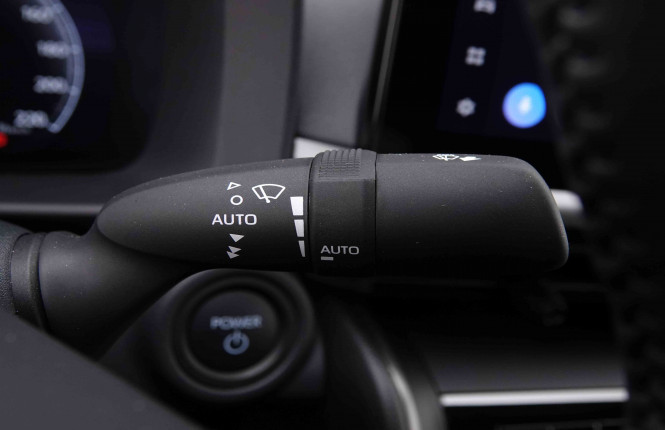 TOYOTA_TOYOTA_C_HR_2547870_43.jpg
