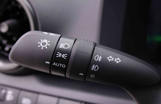 TOYOTA_TOYOTA_C_HR_2547872_14.jpg