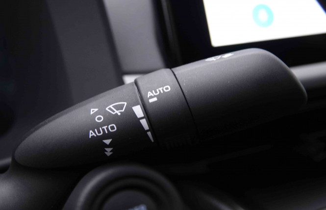 TOYOTA_TOYOTA_C_HR_2547872_15.jpg