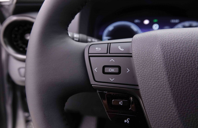 TOYOTA_TOYOTA_C_HR_2547872_16.jpg