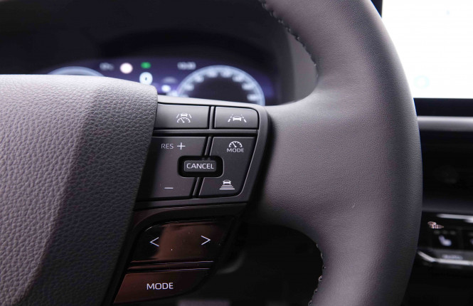TOYOTA_TOYOTA_C_HR_2547872_17.jpg