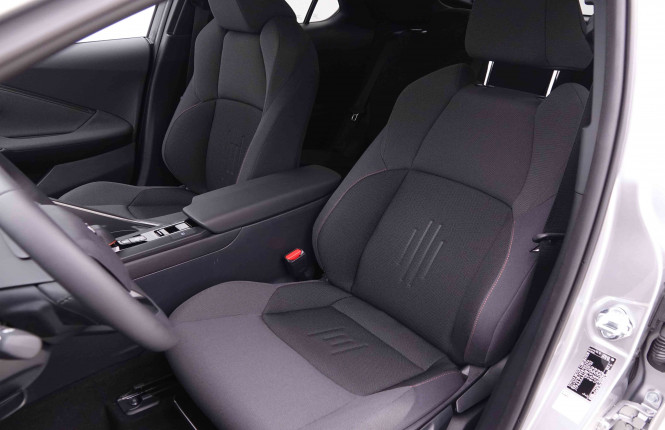 TOYOTA_TOYOTA_C_HR_2547872_6.jpg