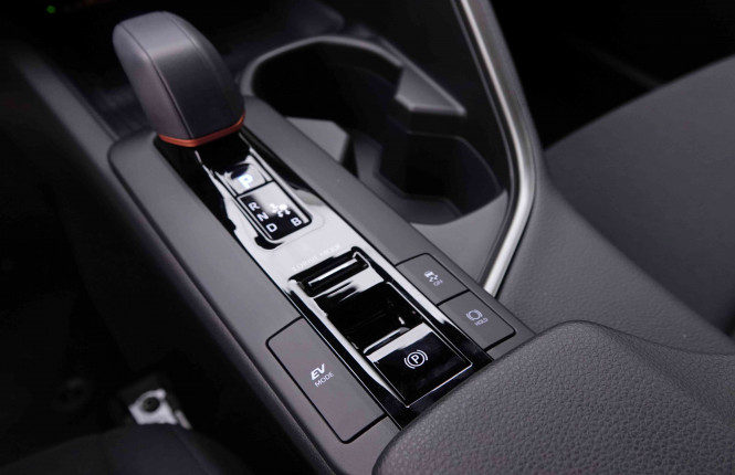 TOYOTA_TOYOTA_C_HR_2547874_13.jpg