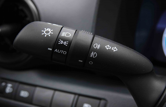 TOYOTA_TOYOTA_C_HR_2550783_14.jpg