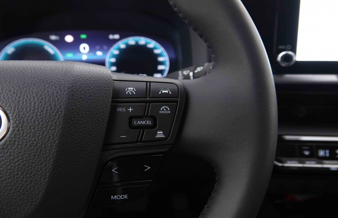 TOYOTA_TOYOTA_C_HR_2550783_17.jpg