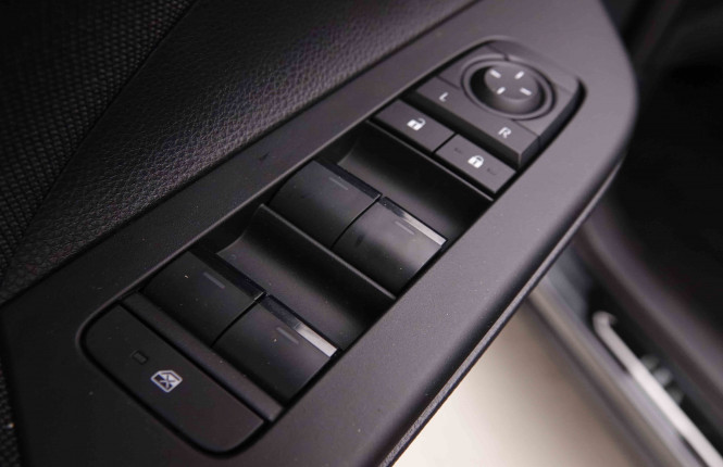 TOYOTA_TOYOTA_C_HR_2550783_18.jpg