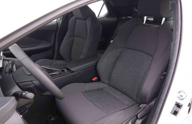 TOYOTA_TOYOTA_C_HR_2550785_6.jpg