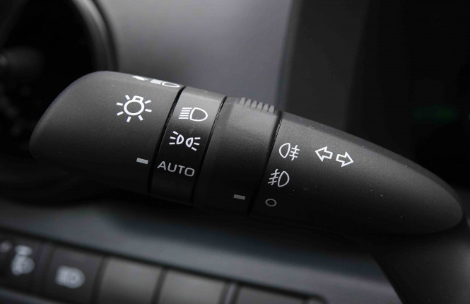 TOYOTA_TOYOTA_C_HR_2550787_14.jpg