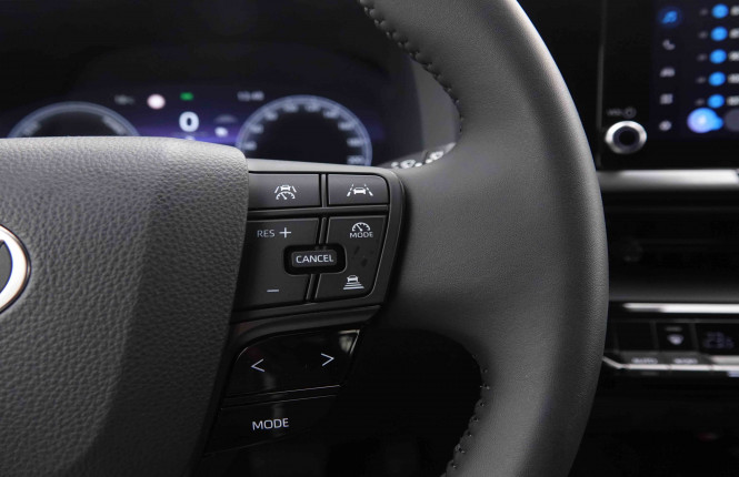TOYOTA_TOYOTA_C_HR_2550787_17.jpg