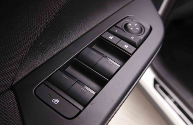 TOYOTA_TOYOTA_C_HR_2550787_18.jpg