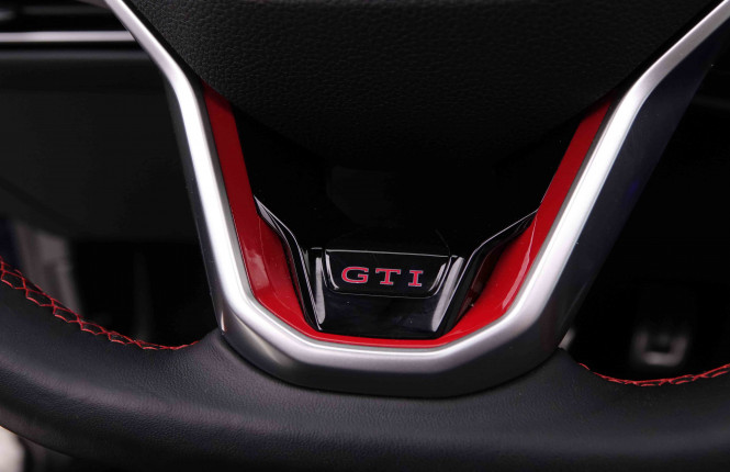 VOLKSWAGEN_VOLKSWAGEN_GOLF GTI_2547499_25.jpg