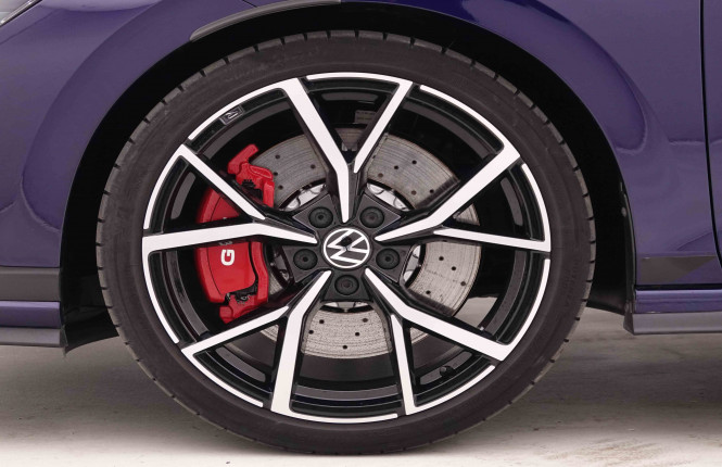 VOLKSWAGEN_VOLKSWAGEN_GOLF GTI_2547499_27.jpg