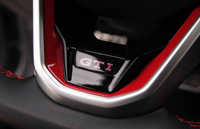 VOLKSWAGEN_VOLKSWAGEN_GOLF GTI_2549455_24.jpg