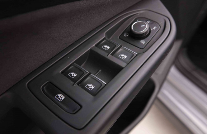 VOLKSWAGEN_VOLKSWAGEN_GOLF GTI_2549455_25.jpg