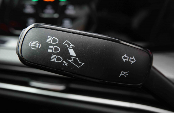 VOLKSWAGEN_VOLKSWAGEN_GOLF GTI_2549694_19.jpg