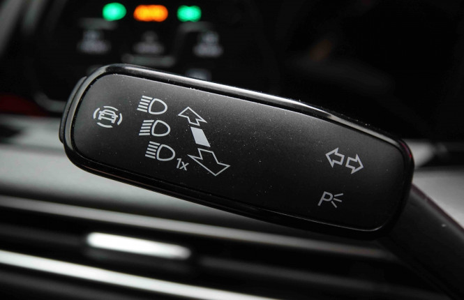VOLKSWAGEN_VOLKSWAGEN_GOLF GTI_2549695_19.jpg