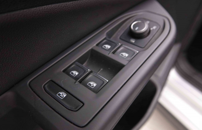 VOLKSWAGEN_VOLKSWAGEN_GOLF GTI_2549819_25.jpg