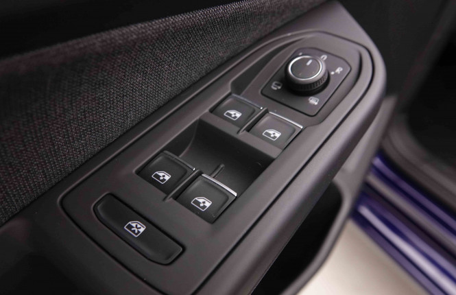 VOLKSWAGEN_VOLKSWAGEN_GOLF_2549887_22.jpg