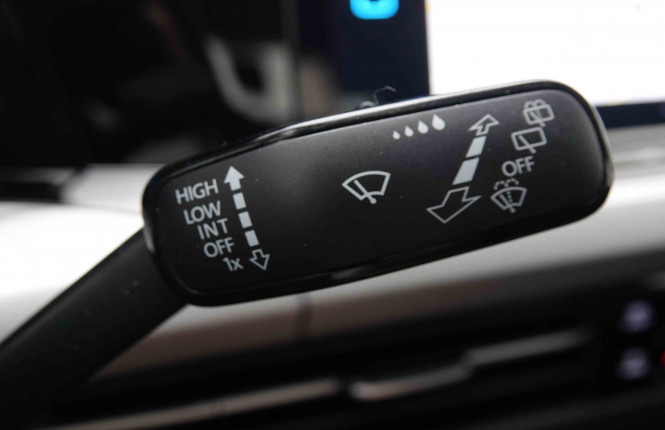 VOLKSWAGEN_VOLKSWAGEN_GOLF_2549889_19.jpg