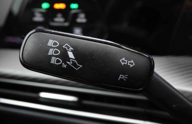 VOLKSWAGEN_VOLKSWAGEN_GOLF_2550243_19.jpg