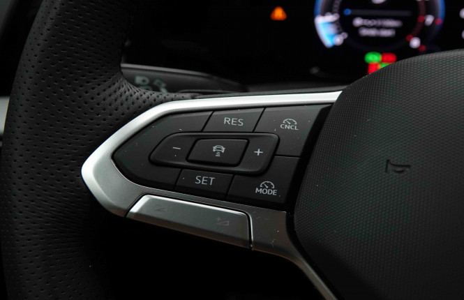 VOLKSWAGEN_VOLKSWAGEN_GOLF_2654720_19.jpg