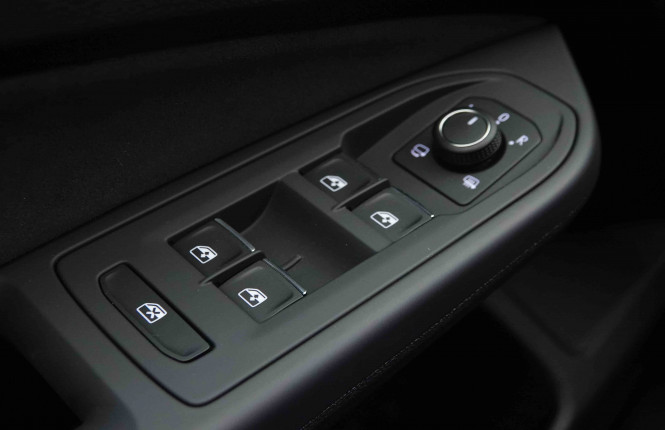 VOLKSWAGEN_VOLKSWAGEN_GOLF_2654720_22.jpg