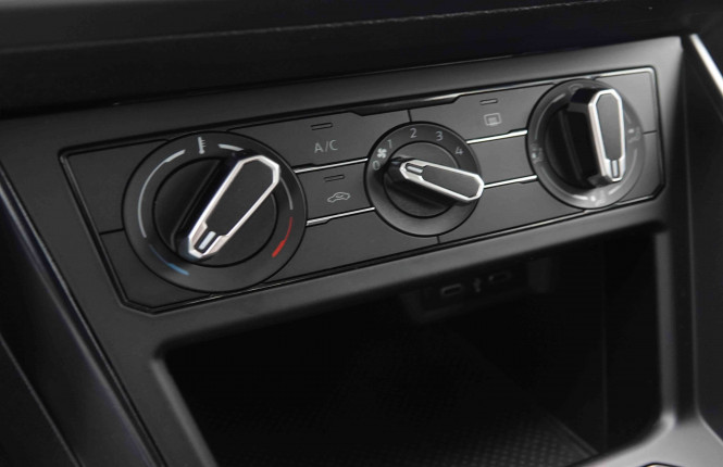 VOLKSWAGEN_VOLKSWAGEN_POLO_2550281_13.jpg