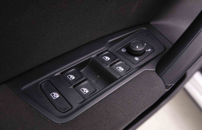 VOLKSWAGEN_VOLKSWAGEN_TIGUAN_2549597_21.jpg