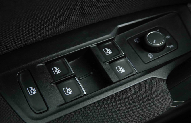 VOLKSWAGEN_VOLKSWAGEN_TIGUAN_2653384_22.jpg