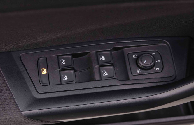 VOLKSWAGEN_VOLKSWAGEN_T_ROC_2546893_18.jpg
