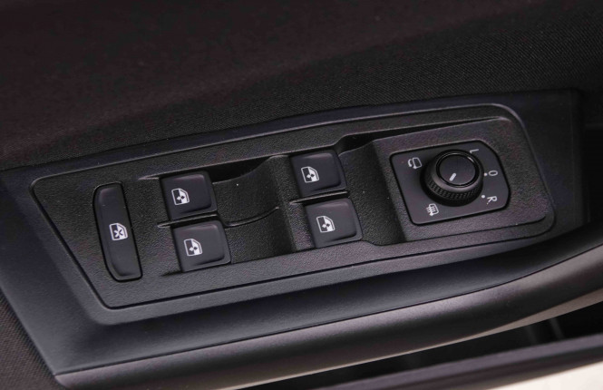 VOLKSWAGEN_VOLKSWAGEN_T_ROC_2548318_19.jpg