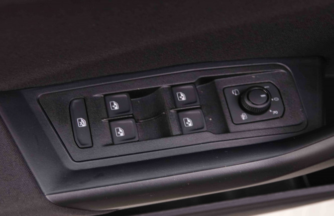 VOLKSWAGEN_VOLKSWAGEN_T_ROC_2548321_19.jpg