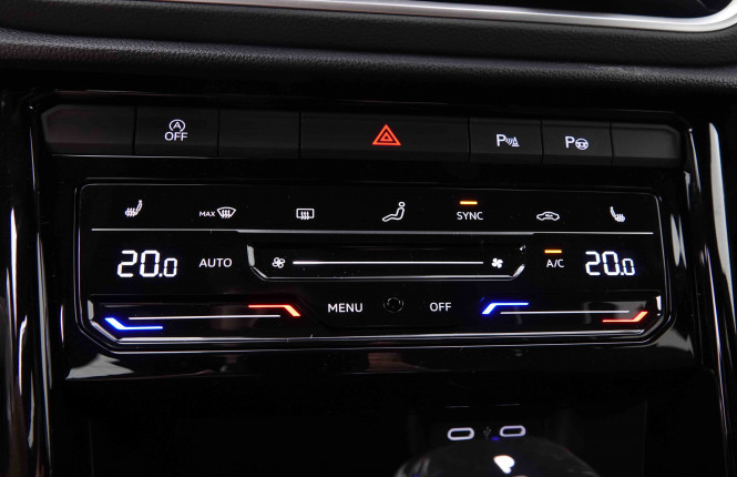 VOLKSWAGEN_VOLKSWAGEN_T_ROC_2548601_15.jpg
