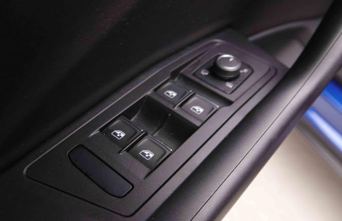 VOLKSWAGEN_VOLKSWAGEN_T_ROC_2549806_27.jpg